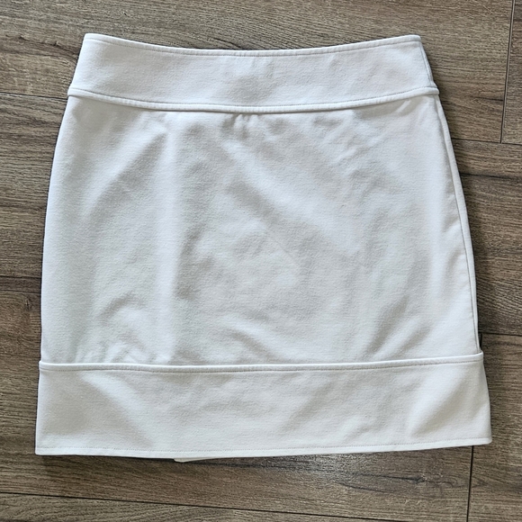 Barely Worn - BANANA REPUBLIC - Cream Double Button Front Knit Skirt -  Size 2  - Picture 2 of 2